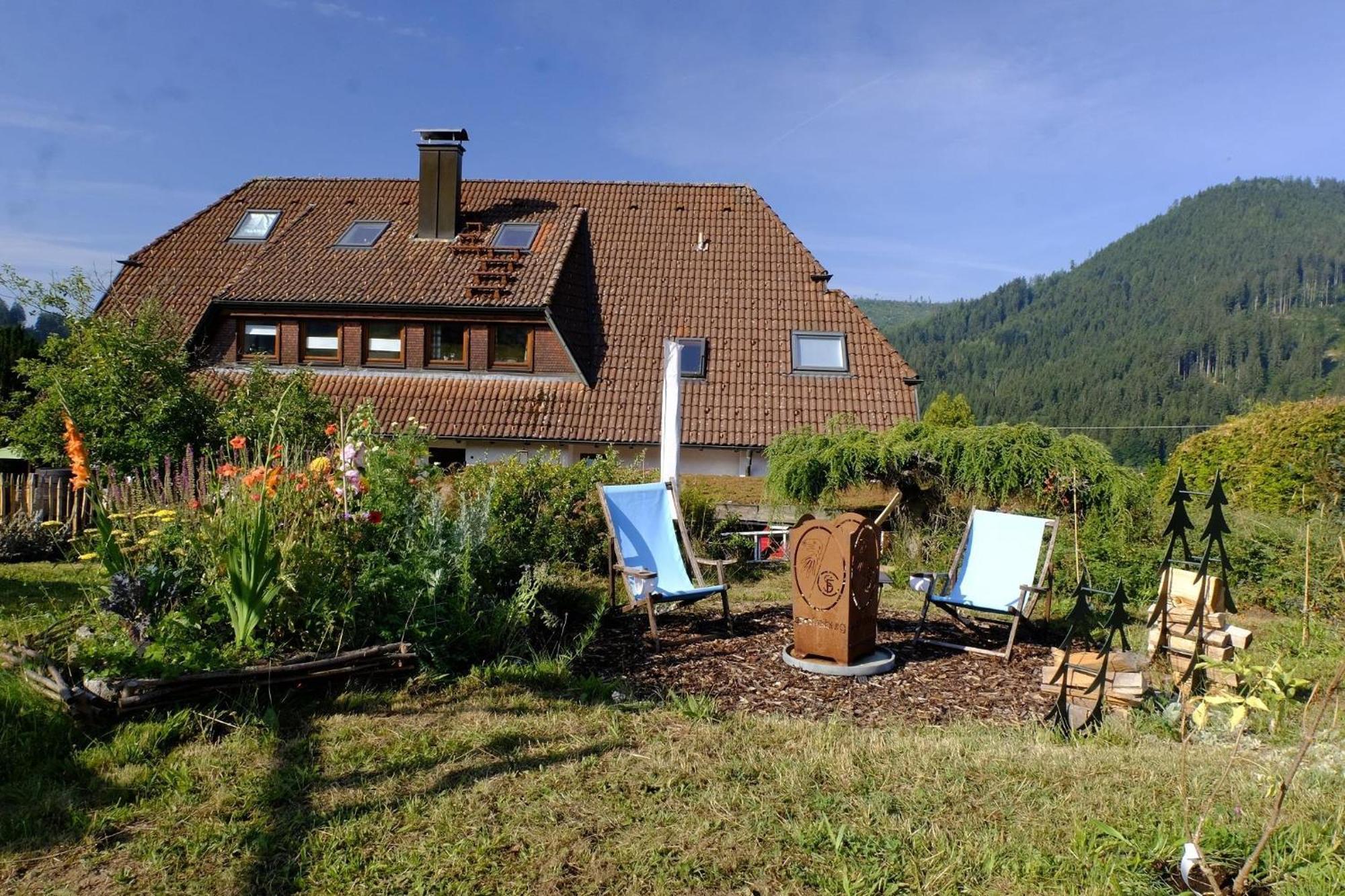Schwarzwild - Ferienwohnung Und Ferienzimmer Баїрсбронн Екстер'єр фото