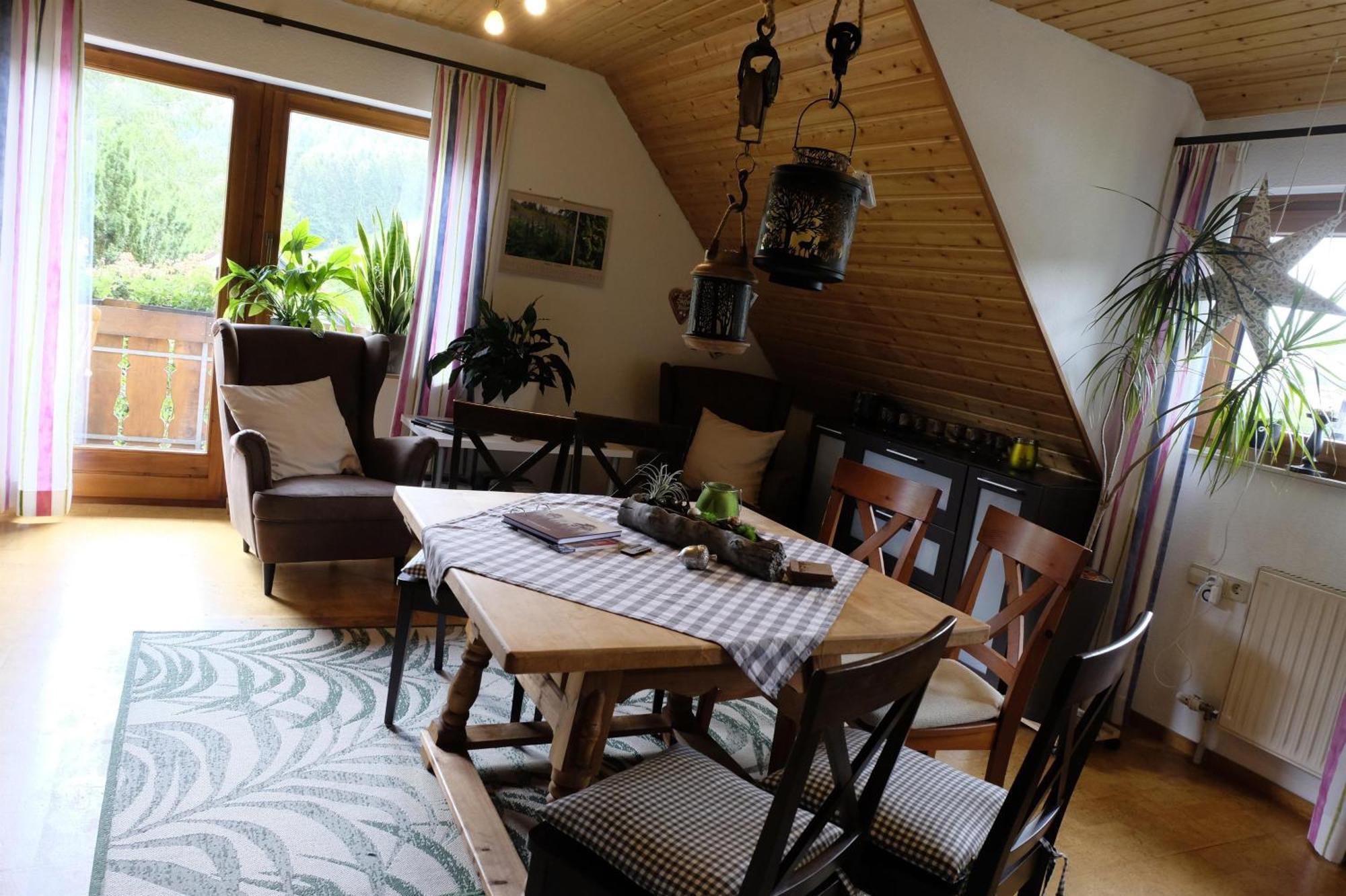 Schwarzwild - Ferienwohnung Und Ferienzimmer Баїрсбронн Екстер'єр фото